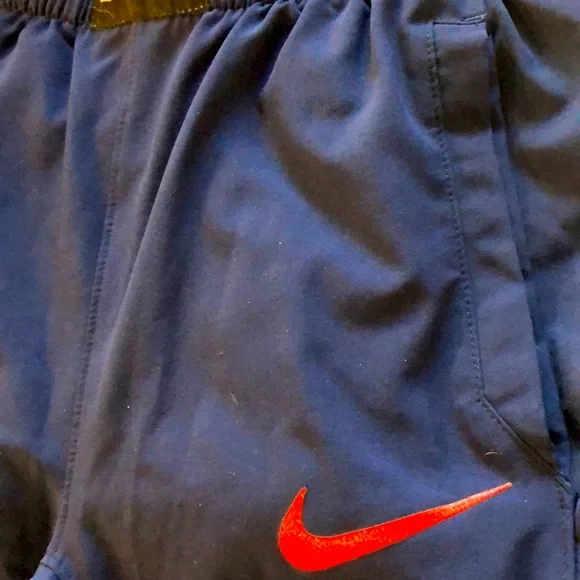 Lot of 2 Boys Swimsuits - Nike + Laguna - Youth Sizes Small & 7 - Picture 6 of 12